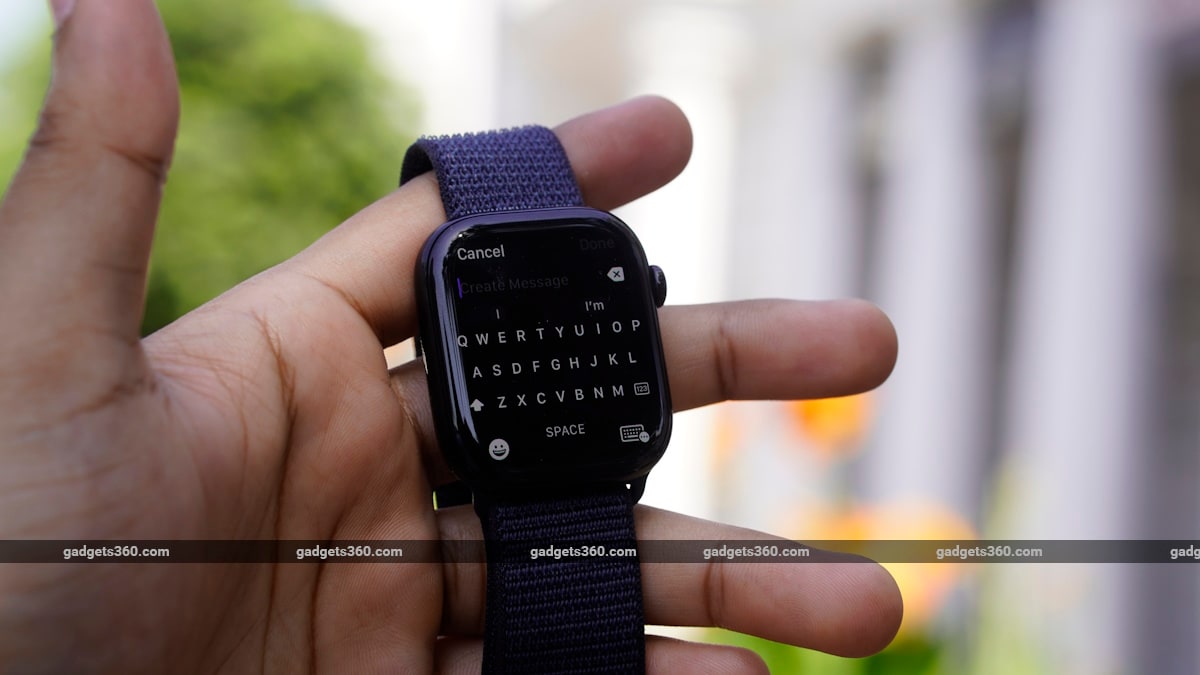 apple watch series 10 review5 typing apple-watch-series-10