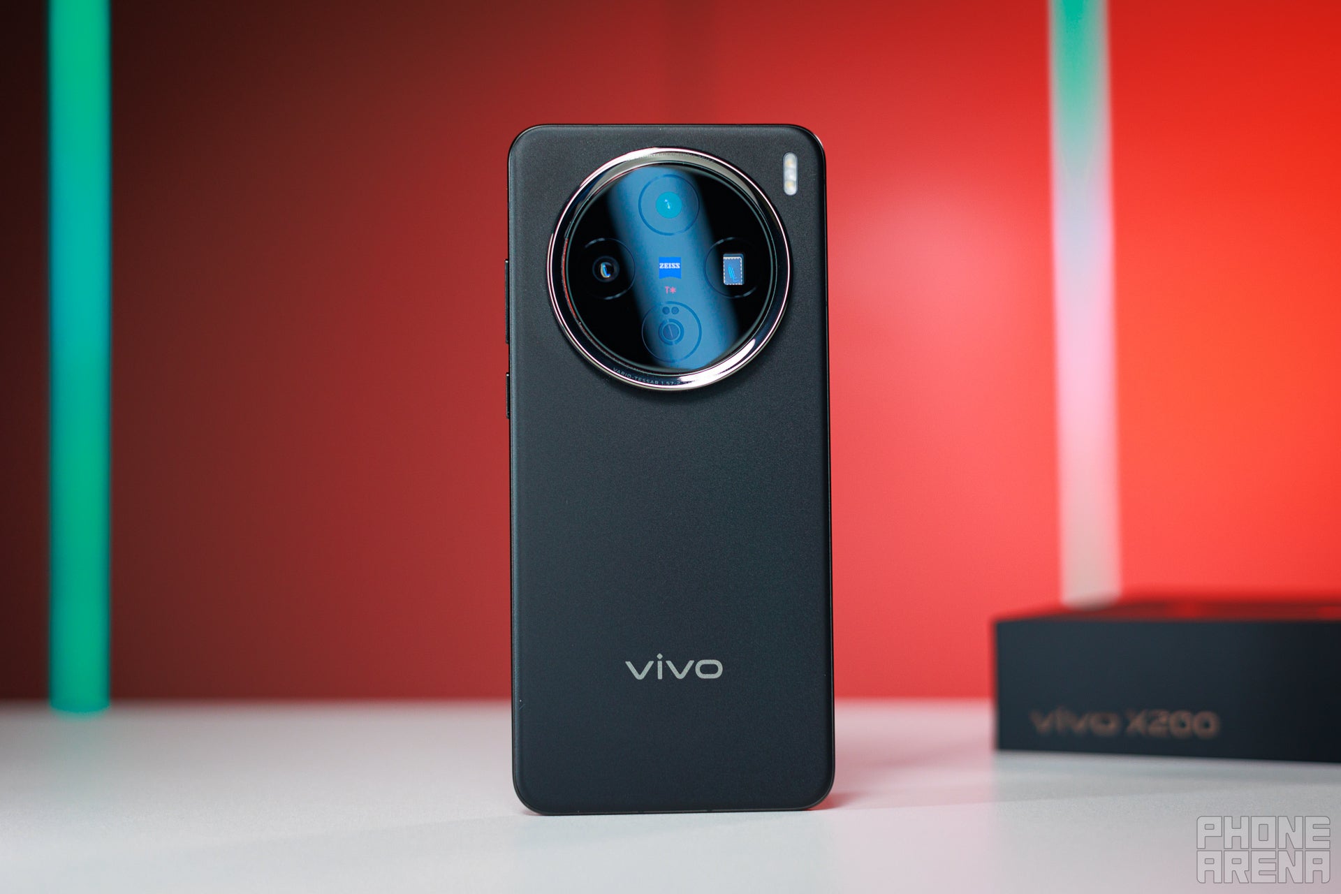 Vivo X200 Review: is the small one the one to get?